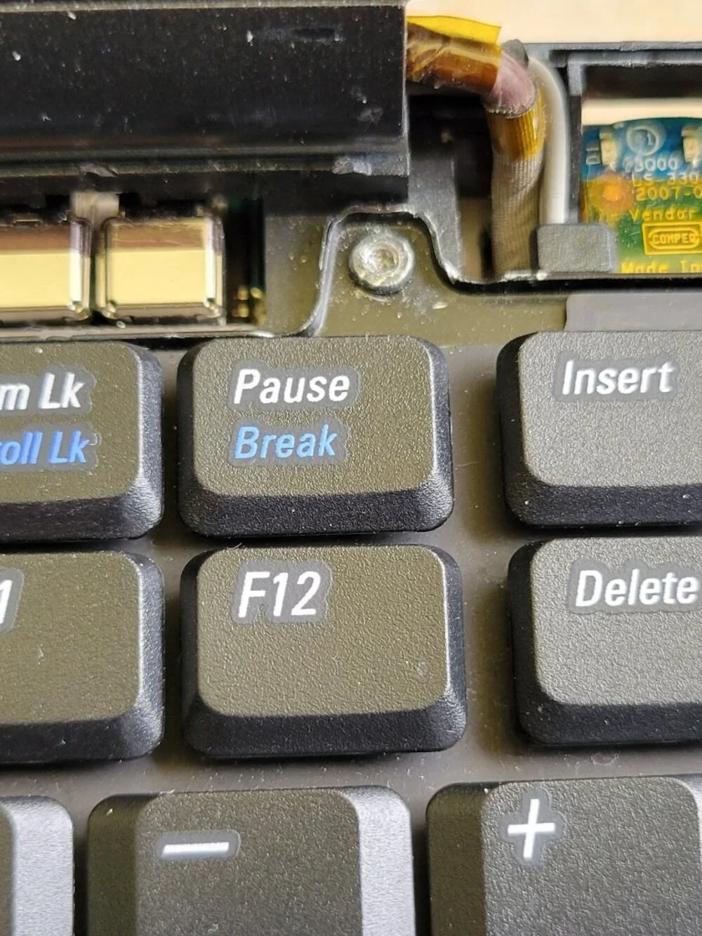Dell Latitude D630 | Windows 10 Home | 4GB RAM | Screws Stripped